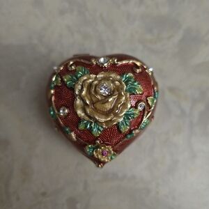 The San Francisco Music Box Company Heart Trinket Music Box!